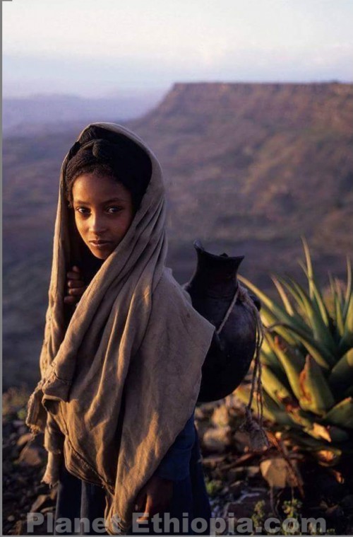 ውብ  ኢትዮጵያዊት - Ethiopian Countryside Beauty